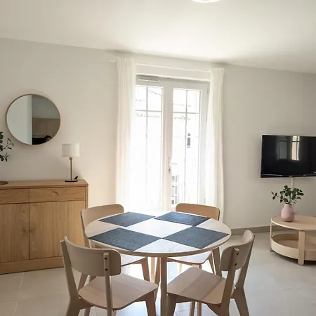 Les De Appartamento Claret (Herault)